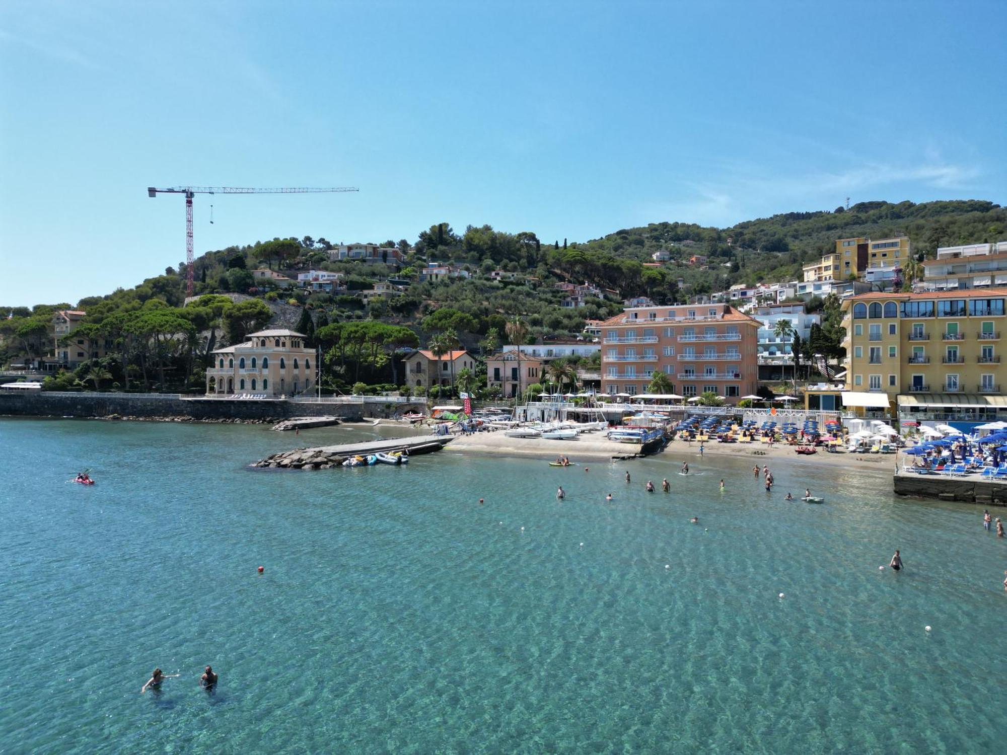Hotel Golfo E Palme Diano Marina Exterior foto