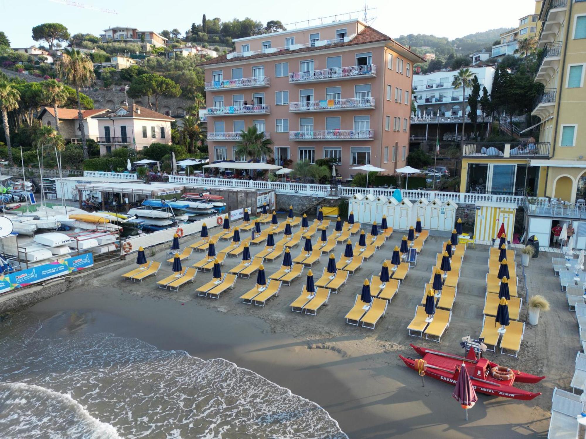 Hotel Golfo E Palme Diano Marina Exterior foto