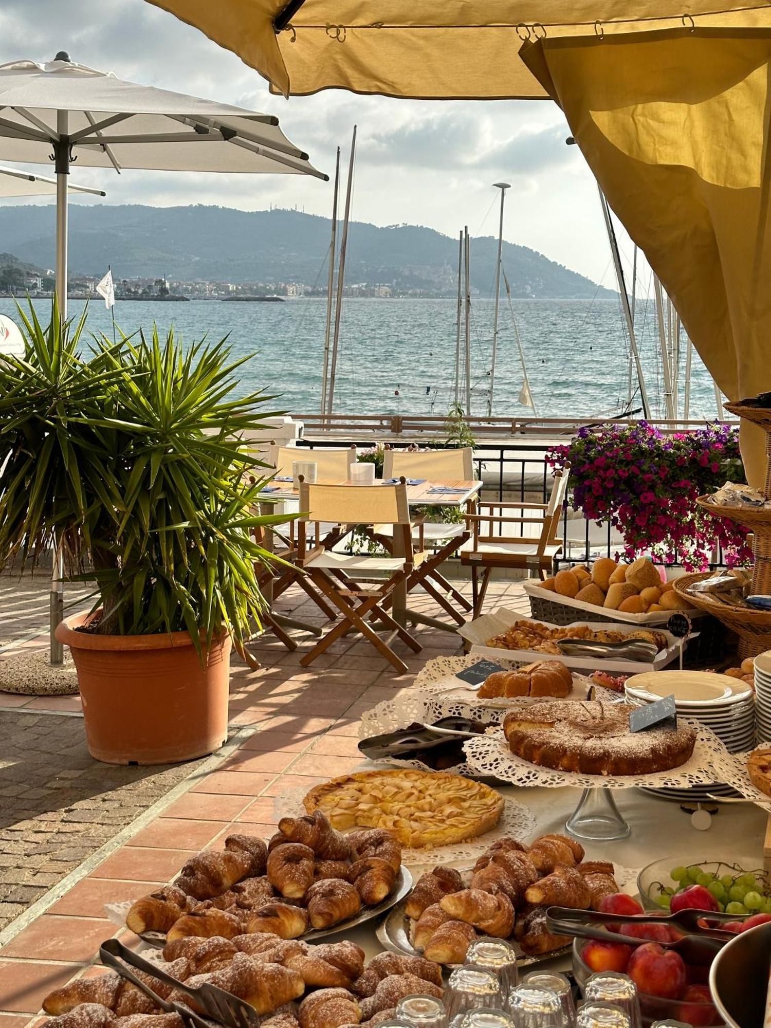 Hotel Golfo E Palme Diano Marina Exterior foto