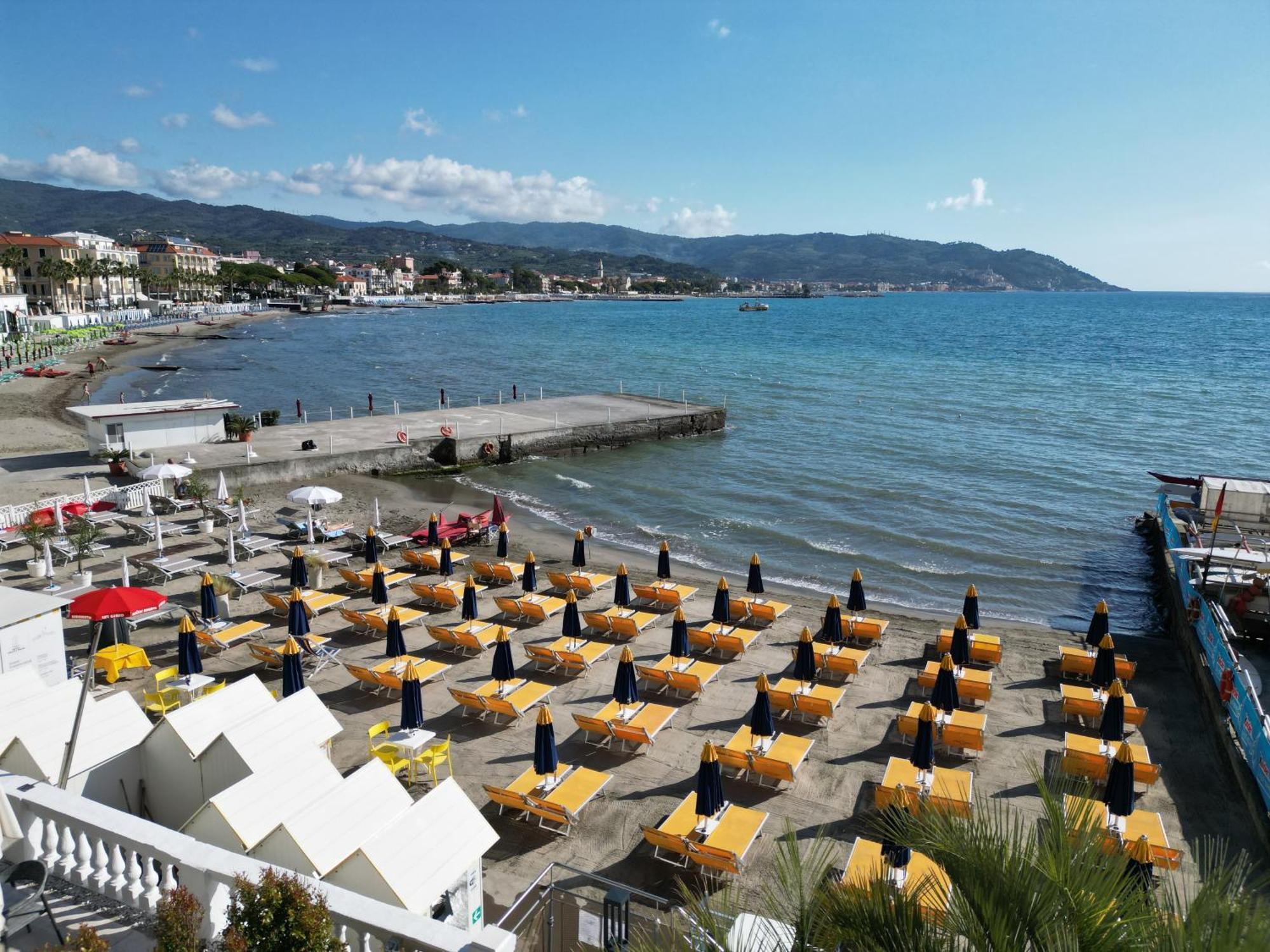 Hotel Golfo E Palme Diano Marina Exterior foto