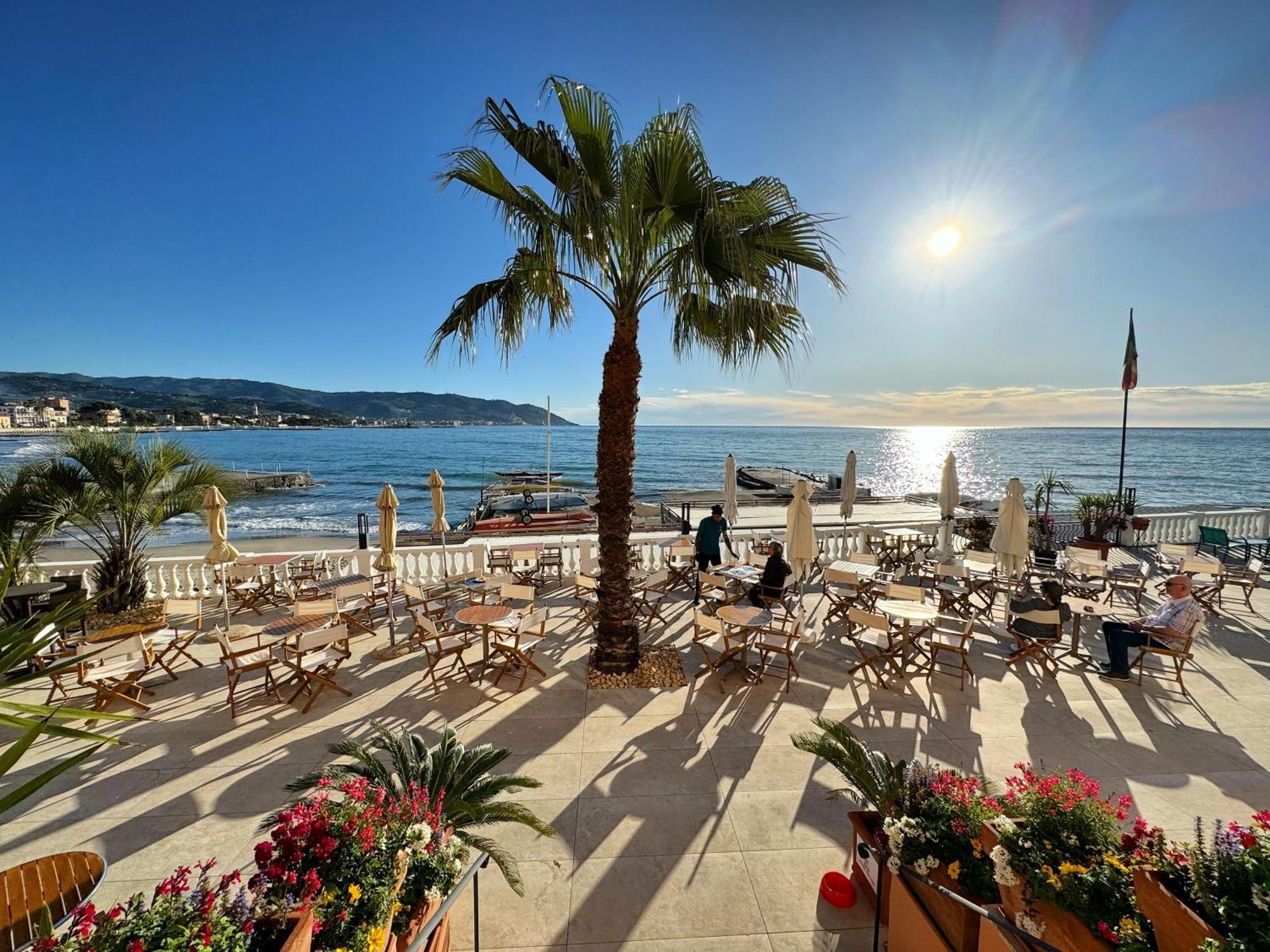 Hotel Golfo E Palme Diano Marina Exterior foto
